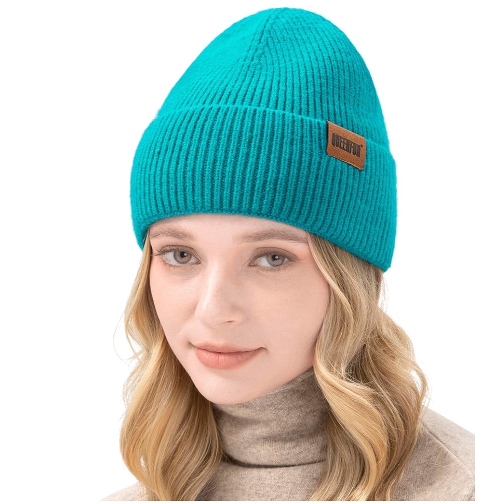 Queenfur Womens Beanie - in KELLY GREEN! Please see photos for actual item
